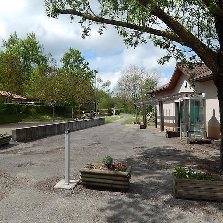 Hôtel Camping Du Moulin à Meyrieu-les-Etangs Extérieur photo