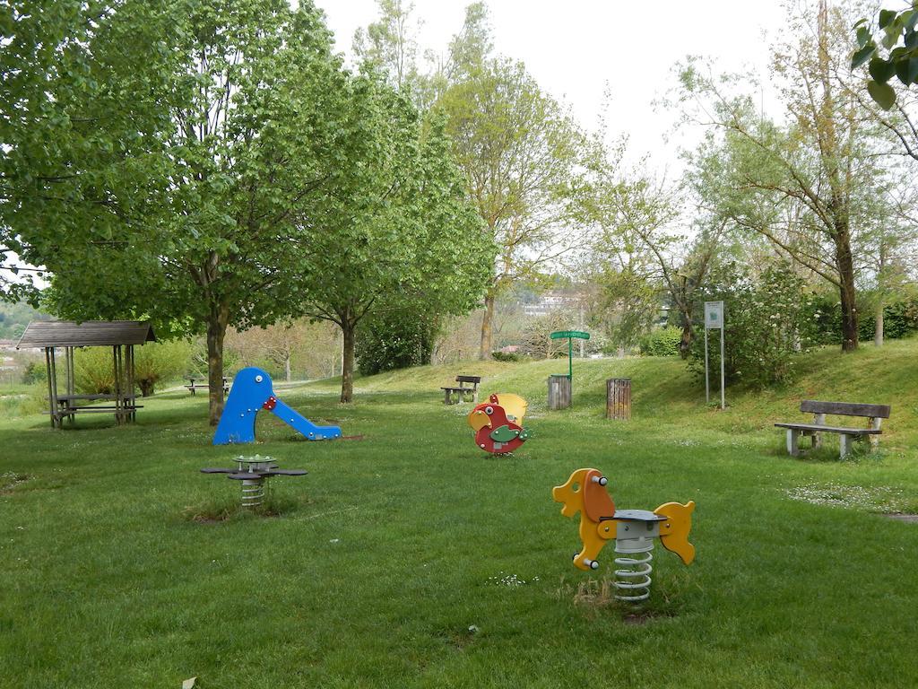 Hôtel Camping Du Moulin à Meyrieu-les-Etangs Extérieur photo