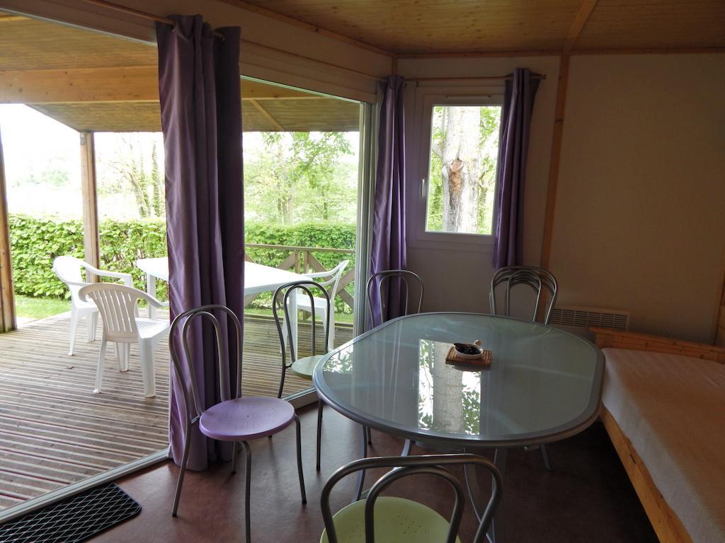 Hôtel Camping Du Moulin à Meyrieu-les-Etangs Chambre photo